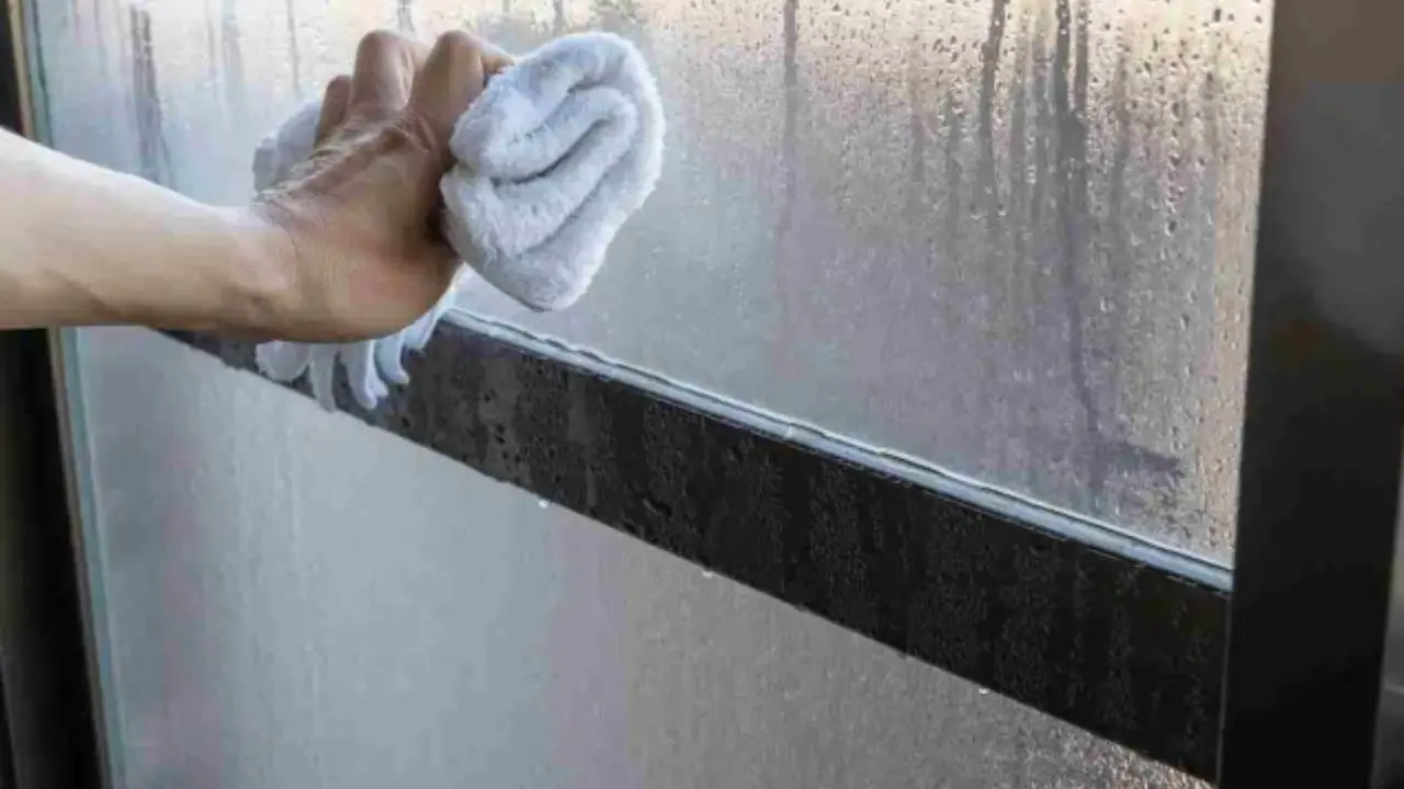 Umidità in casa a ottobre: ecco il rimedio naturale che asciuga tutto in poche ore