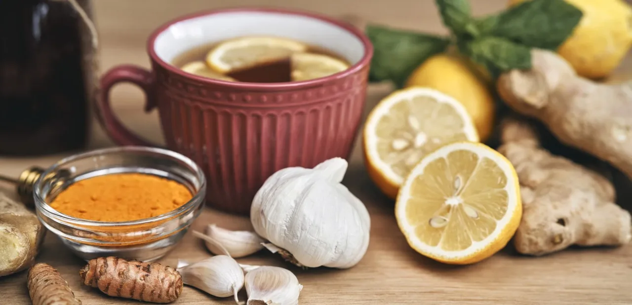 Mal di gola e tosse a ottobre: ecco i rimedi naturali che funzionano davvero