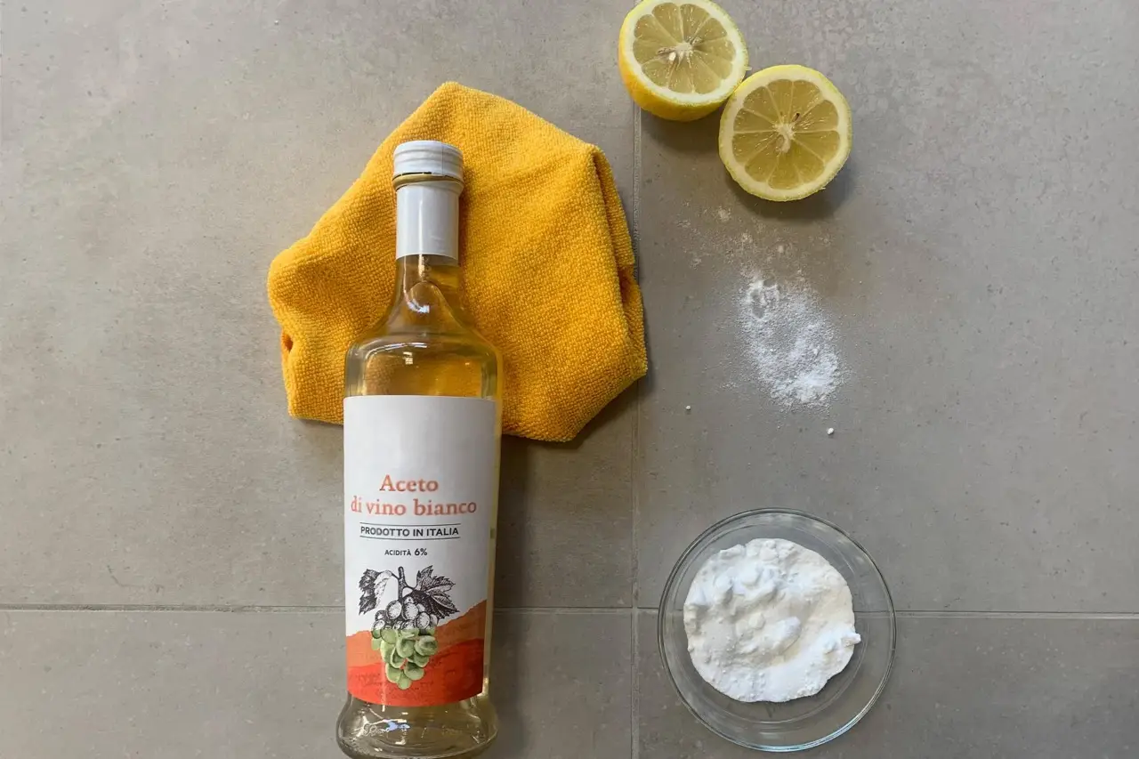 Non usare mai l’aceto per pulire queste superfici: le rovina in pochi giorni