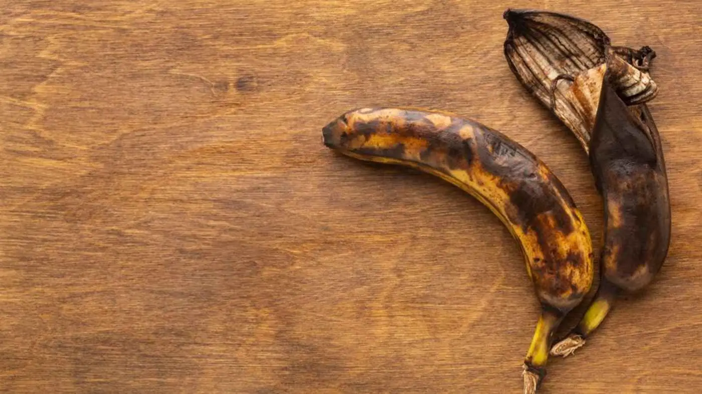 Metti una buccia di banana nel terreno: il risultato ti sorprenderà